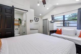 Tiny Home Near USF and Downtown! Patio, Fast Wi-fi - Tampa - 7