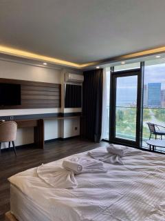 Parkside & Seaview Apartment - Batumi - 3
