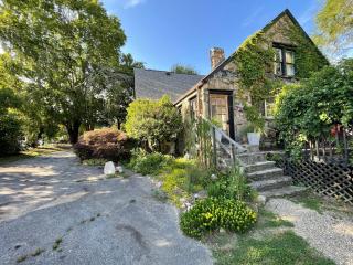 Asheville Urban Farmhouse Entire Home 4 mi to DT - Asheville - 2