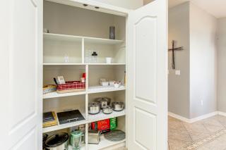 2 Mi to Lake Havasu Poolside Paradise! - 3