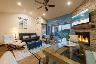 Luxury home minutes to Jordanelle with balcony, BBQ, firepit, hot tub, hiking and biking nearby - Heber City - 6