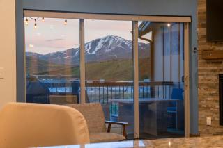 Luxury home minutes to Jordanelle with balcony, BBQ, firepit, hot tub, hiking and biking nearby - Heber City - 5