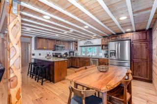 3 bed 2 bath Cabin Pet Friendly Hot Tub Sunriver Home - 2