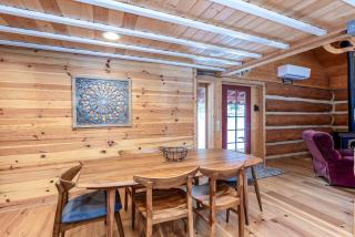 3 bed 2 bath Cabin Pet Friendly Hot Tub Sunriver Home - 1