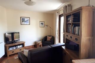 The Snug a cosy, quirky detached cottage with sea views - 6
