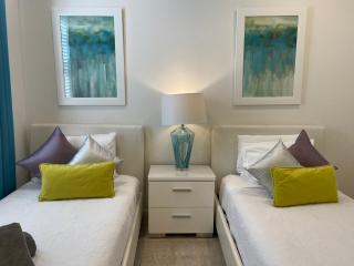 #372-Welcome to Lightwater Villa, your Modern Disney Vacation home! South-Facing Pool & Spa Overlooking Lake - Kissimmee - 1