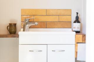 The Secret Studio, Outdoor Bath & Pizza Oven - New Plymouth - 7
