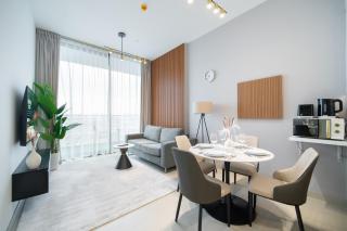 SettlerHomes - Chic JVC Cityview Near Heart of Dubai - 7