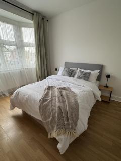 Bright & Spacious 3BR Flat near South Ealing Station - Brentford - 1
