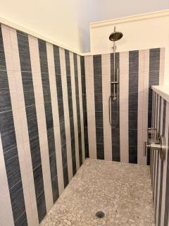 Luxe 220, Unit 4 - Penthouse with Spa Bath & Soaking Tub - Wilmington - 1