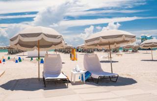 Luxury Oceanview Condo, Pool, Private Beach Access - Miami Beach - 3