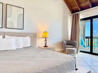 Sapphire Beachfront Renovated Villa 1200 SF! - Free Wi-Fi - 2