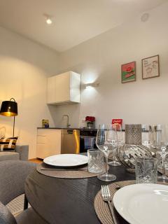 Stylish renovated apartment in central location - Munich - 5