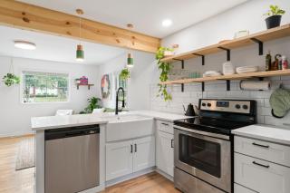 Open and Modern 2 Bedroom Retreat Near NoDa - Charlotte - 5