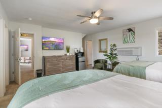 Lakeside Hideaway Green Room - 5