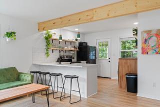 Open and Modern 2 Bedroom Retreat Near NoDa - Charlotte - 1