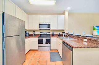 Near Disney - Spacious 3BR Condo with Pool & Hot Tub! - Orlando - 2