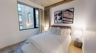 Sleek Two Bedroom in Manhattan - 6