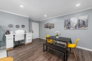 Stylish 2-Bedroom Apartment Near Toyota Center and Med Center - Houston - 9