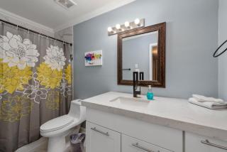 Stylish 2-Bedroom Apartment Near Toyota Center and Med Center - Houston - 1