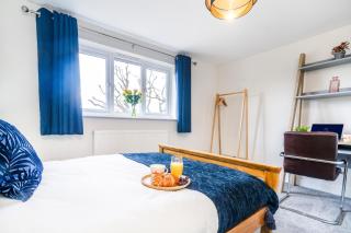 2 Bed Elegant home with Parking in Harlow - Harlow - 4