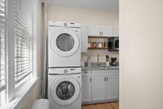 Charming Studio with Sun Room Sleeps 4 - Pittsburgh - 4