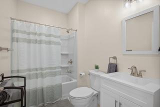Charming Studio with Sun Room Sleeps 4 - Pittsburgh - 6