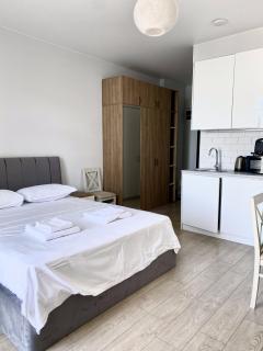 Seafront White Apartment - Batumi - 4