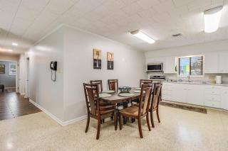 HOT Spot Near Cajun Dome and Moncus Park Sleeps 8 - 9
