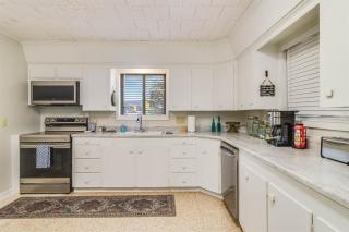 HOT Spot Near Cajun Dome and Moncus Park Sleeps 8 - 5
