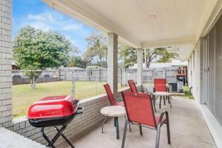 HOT Spot Near Cajun Dome and Moncus Park Sleeps 8 - 2