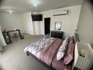 Dinar - cozy master bedroom - Abu Dhabi - 7