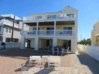 Single Family, Bay Front, Brant Beach, Boat Dock, Decks, Bay Views, Beach Badges, Beach Equipment, Vacation Home Located In The Stunning Town Of, - Brant Beach - 4