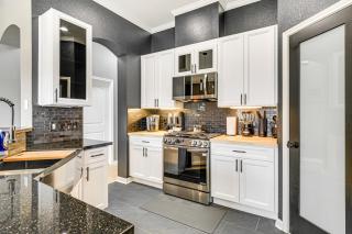 Private Pool and Hot Tub Wild Horse Home! - College Station - 4