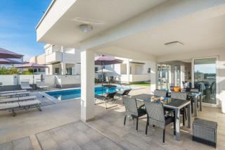 Family-friendly apartments with swimming pools Vir - Kozjak, Vir - 18589 - Vir - 5