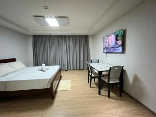 Deluxe Studio in Clark facing Lake with Kitchenette - Angeles - 4