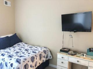 Single Family, Ocean Block, Wifi, Beach Badges, Washer And Dryer, Private Yard,spray Beach Ocean Block Contemporary 2Nd Off The Beach Close To, - Spray Beach - 3