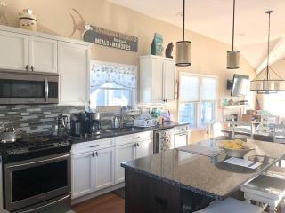 Single Family, Ocean Block, Wifi, Beach Badges, Washer And Dryer, Private Yard,spray Beach Ocean Block Contemporary 2Nd Off The Beach Close To, - Spray Beach - 2