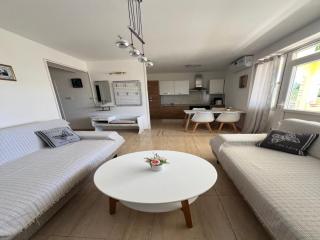 Seafront apartment with terrace in Kampor - Kampor - 9