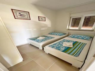 Seafront apartment with terrace in Kampor - Kampor - 6