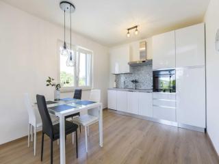 Holiday apartment with private outdoor garden - Strmac - 8