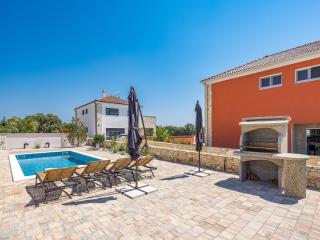 Villa in Krnica with Pool near Pebble Beach - Krnica - 4