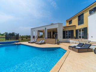 Fully-equipped villa in Filipana - 0