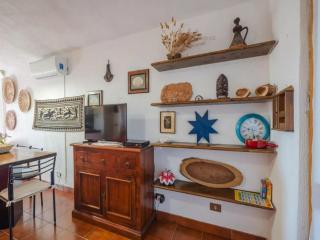 Holiday home in Isola Rossa with garden - Isola Rossa - 1