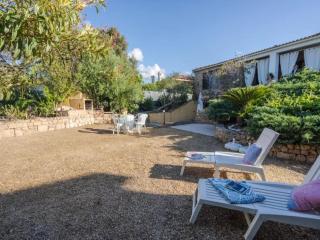 Holiday home in Isola Rossa with garden - Isola Rossa - 2