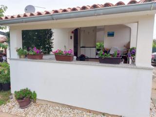 Family apartment with garden in quiet Pula - Pula - 2