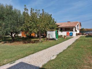 Family apartment with garden in quiet Pula - Pula - 4