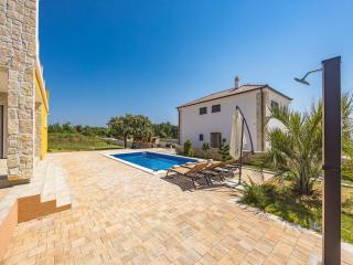 Enchanting villa with pool in Krnica - Krnica - 2