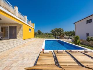 Enchanting villa with pool in Krnica - Krnica - 4