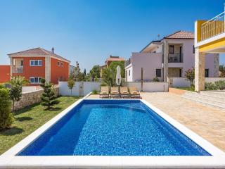Enchanting villa with pool in Krnica - Krnica - 0